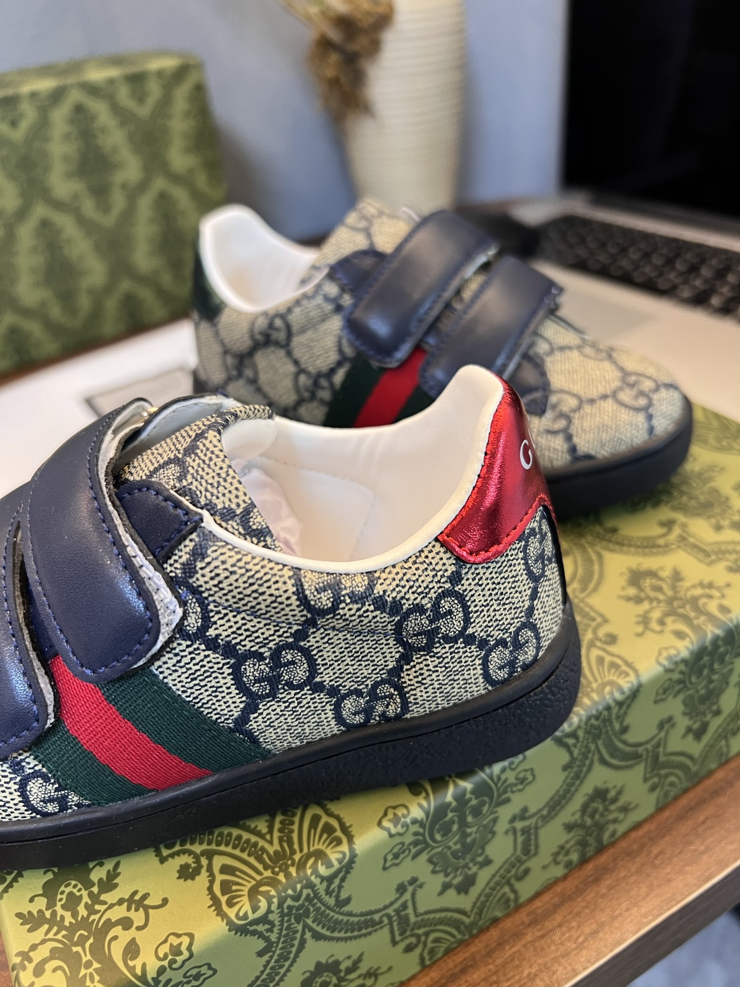 Children's shoes child